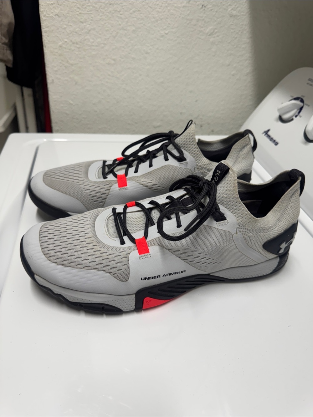 TRIBASE Under Armour Men's Light Gray and Black sneakers, neon details